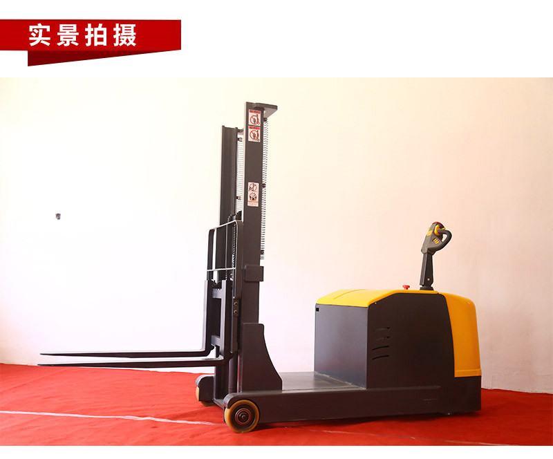 電動(dòng)平衡重堆高車(chē)2