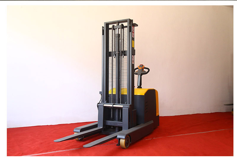 重型全電動(dòng)堆高車(chē)3