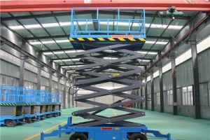 為什么在多雨的夏季，液壓驅(qū)動(dòng)的升降平臺(tái)會(huì)比電動(dòng)驅(qū)動(dòng)的更具優(yōu)勢(shì)？