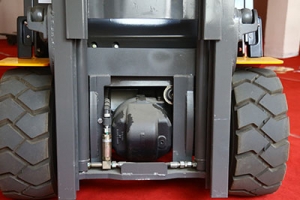 電動(dòng)叉車輪胎的氣門嘴根部漏氣如何處理？