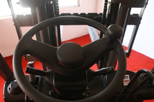 小型電動(dòng)叉車(chē)的轉(zhuǎn)向故障是什么原因造成的？