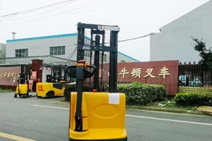 怎么正確保養(yǎng)電動(dòng)堆高車(chē)？