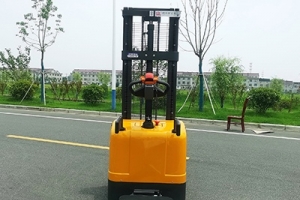 電動堆高車為什么使用液壓傳動系統(tǒng)？