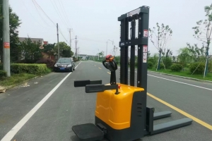 電動堆高車的蓄電池多久維護(hù)一次？