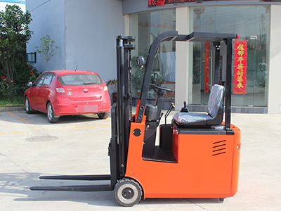 電動(dòng)叉車(chē)