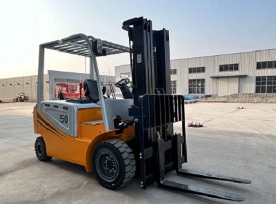 如何駕馭叉車，專注安全輕松完成工作？